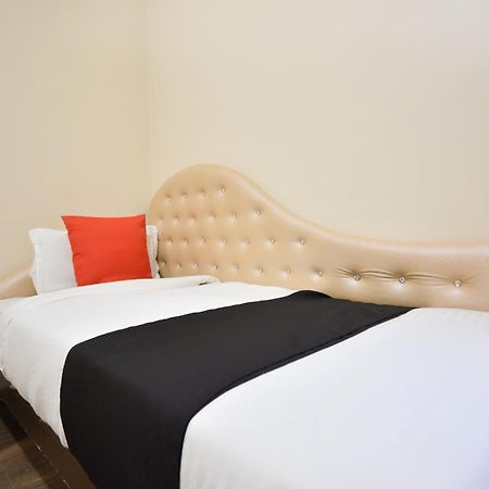 Capital O Moments Inn Amritsar Exterior photo