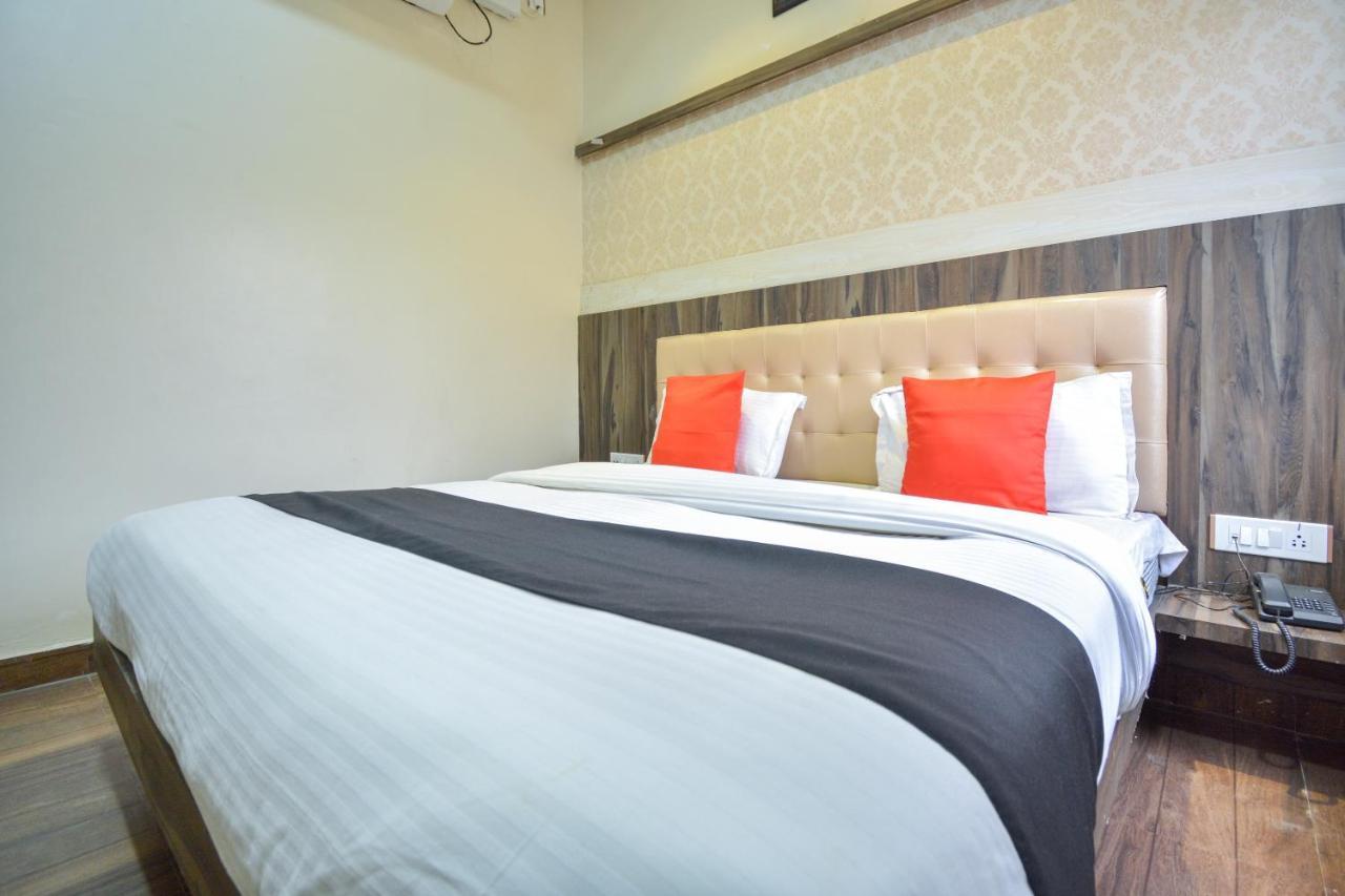 Capital O Moments Inn Amritsar Exterior photo