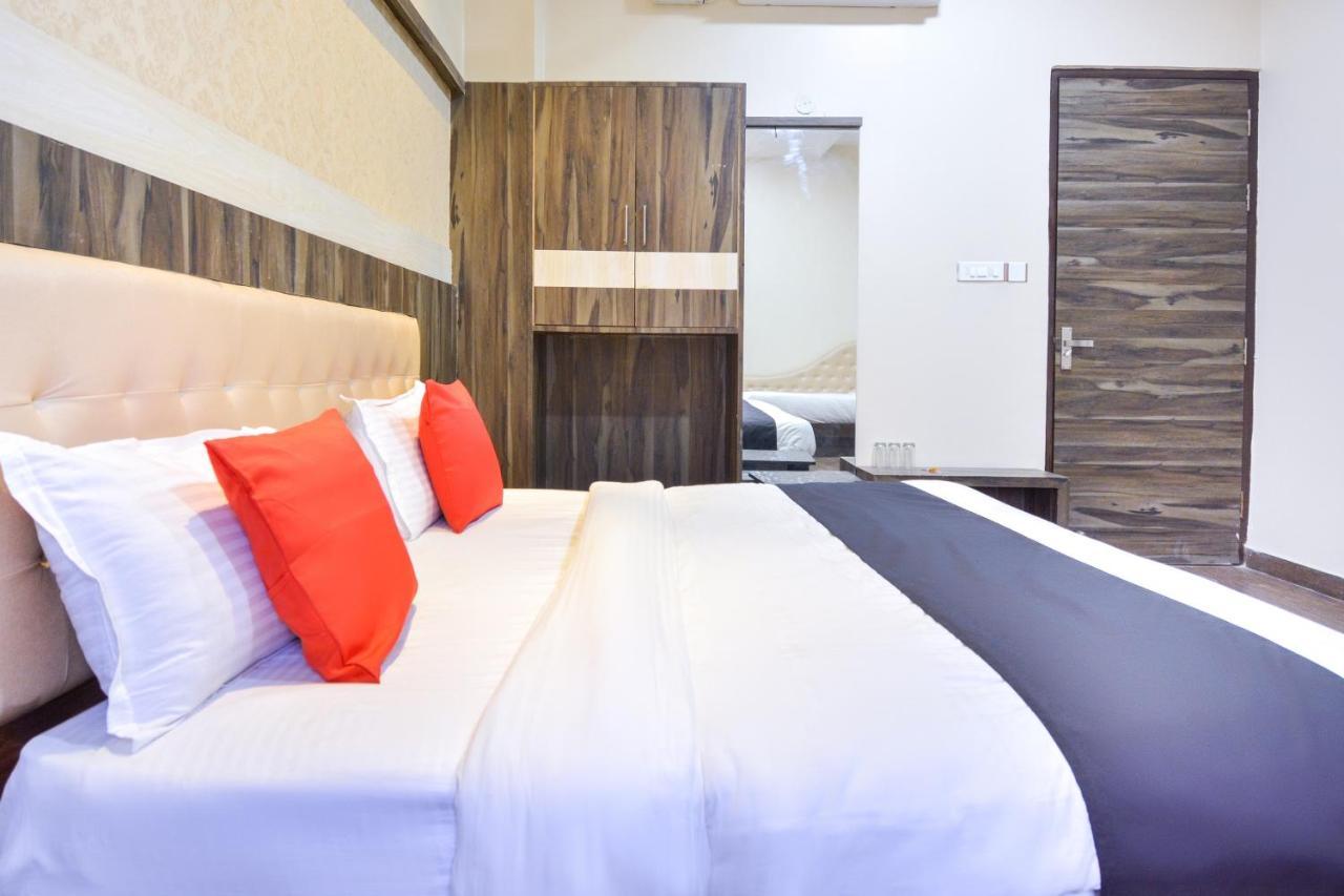 Capital O Moments Inn Amritsar Exterior photo