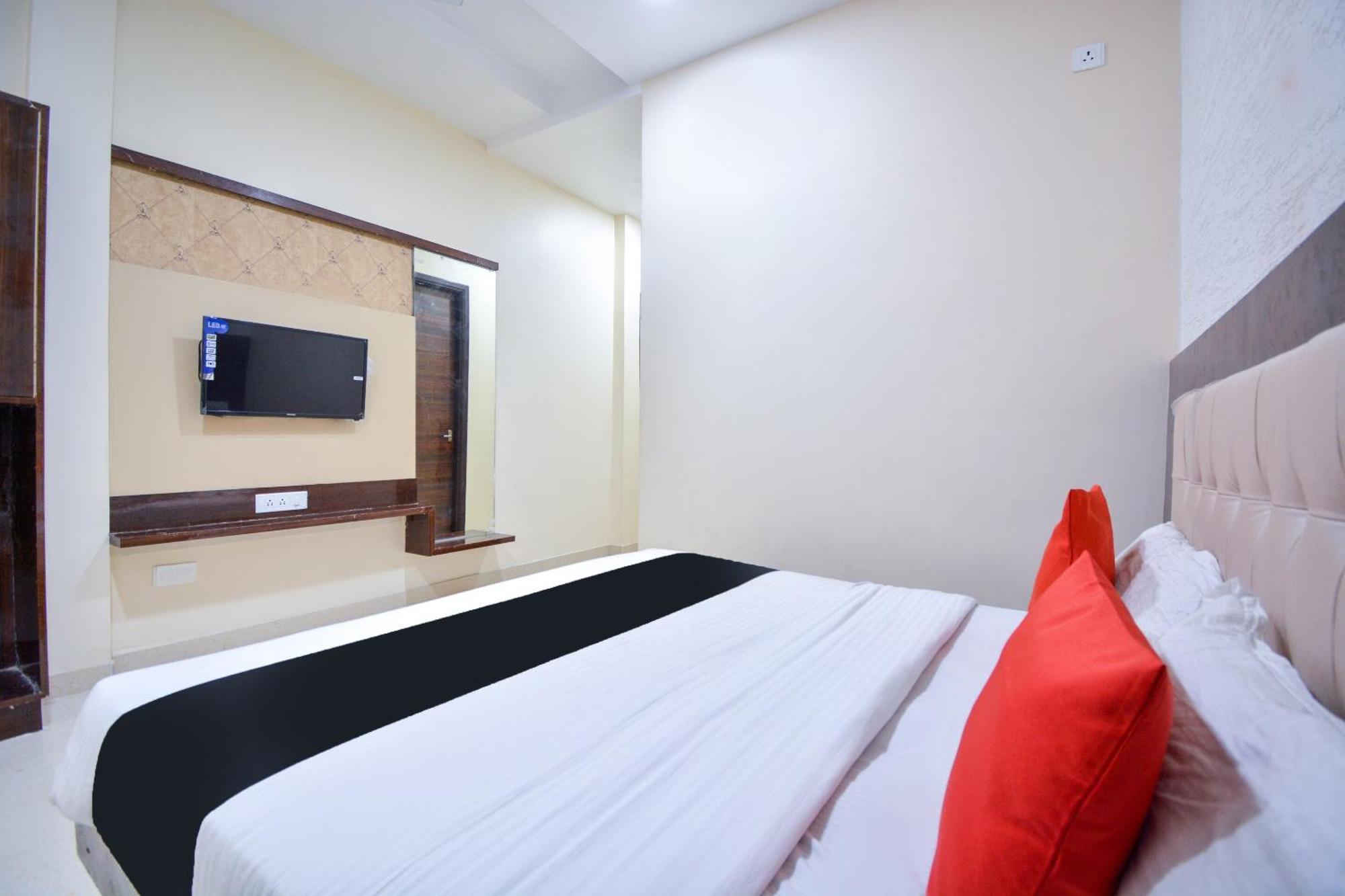 Capital O Moments Inn Amritsar Exterior photo