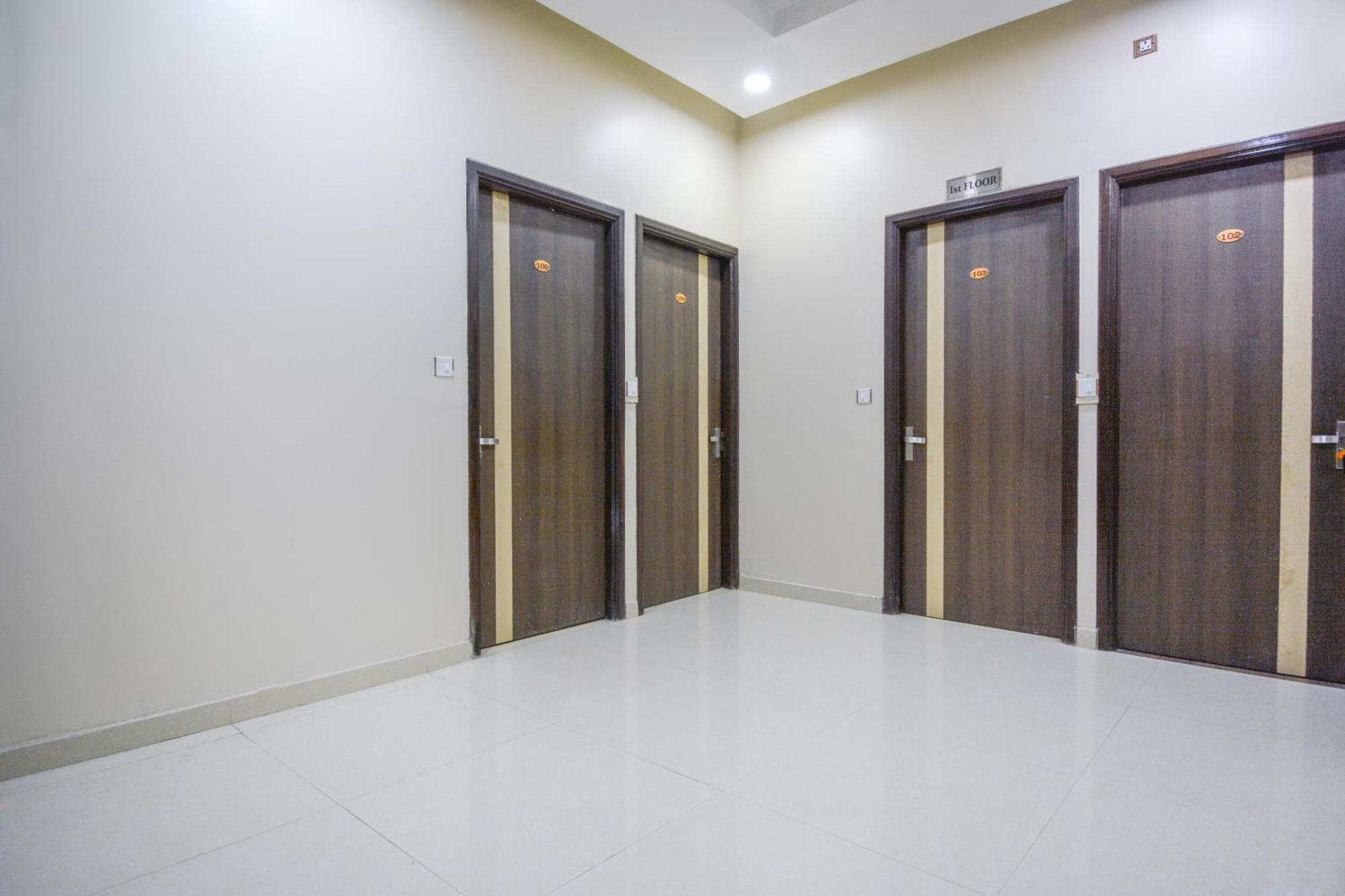 Capital O Moments Inn Amritsar Exterior photo