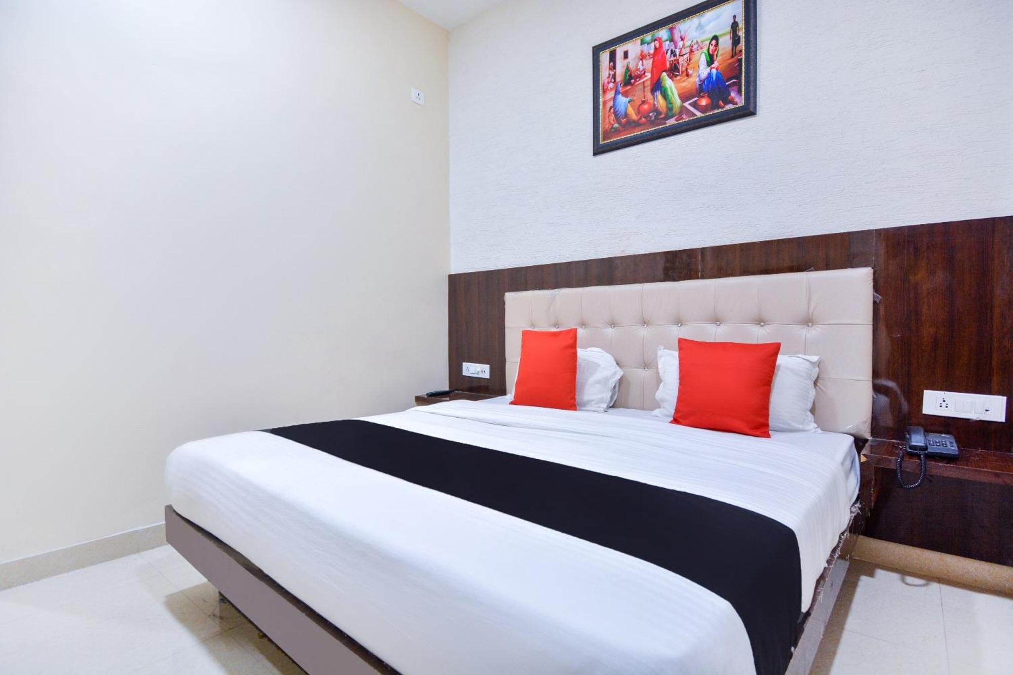 Capital O Moments Inn Amritsar Exterior photo
