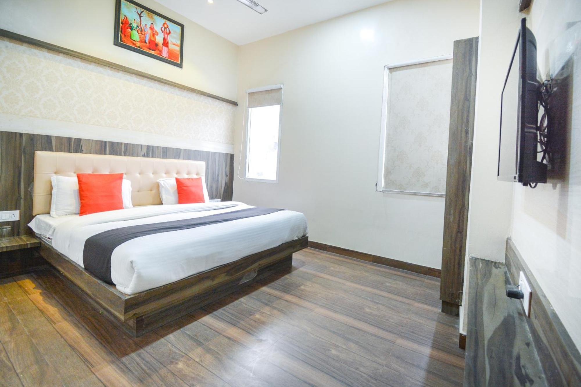 Capital O Moments Inn Amritsar Exterior photo