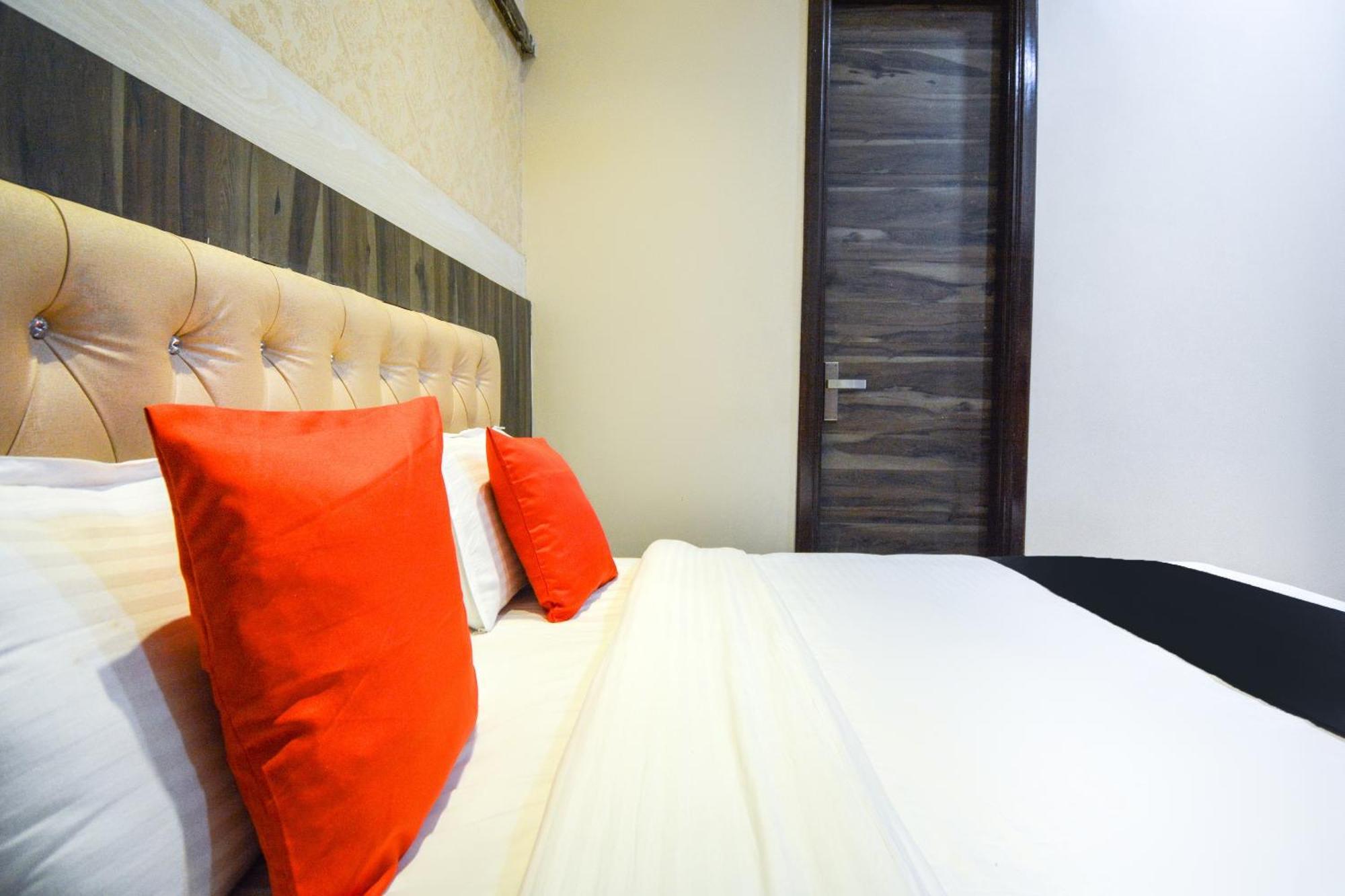 Capital O Moments Inn Amritsar Exterior photo