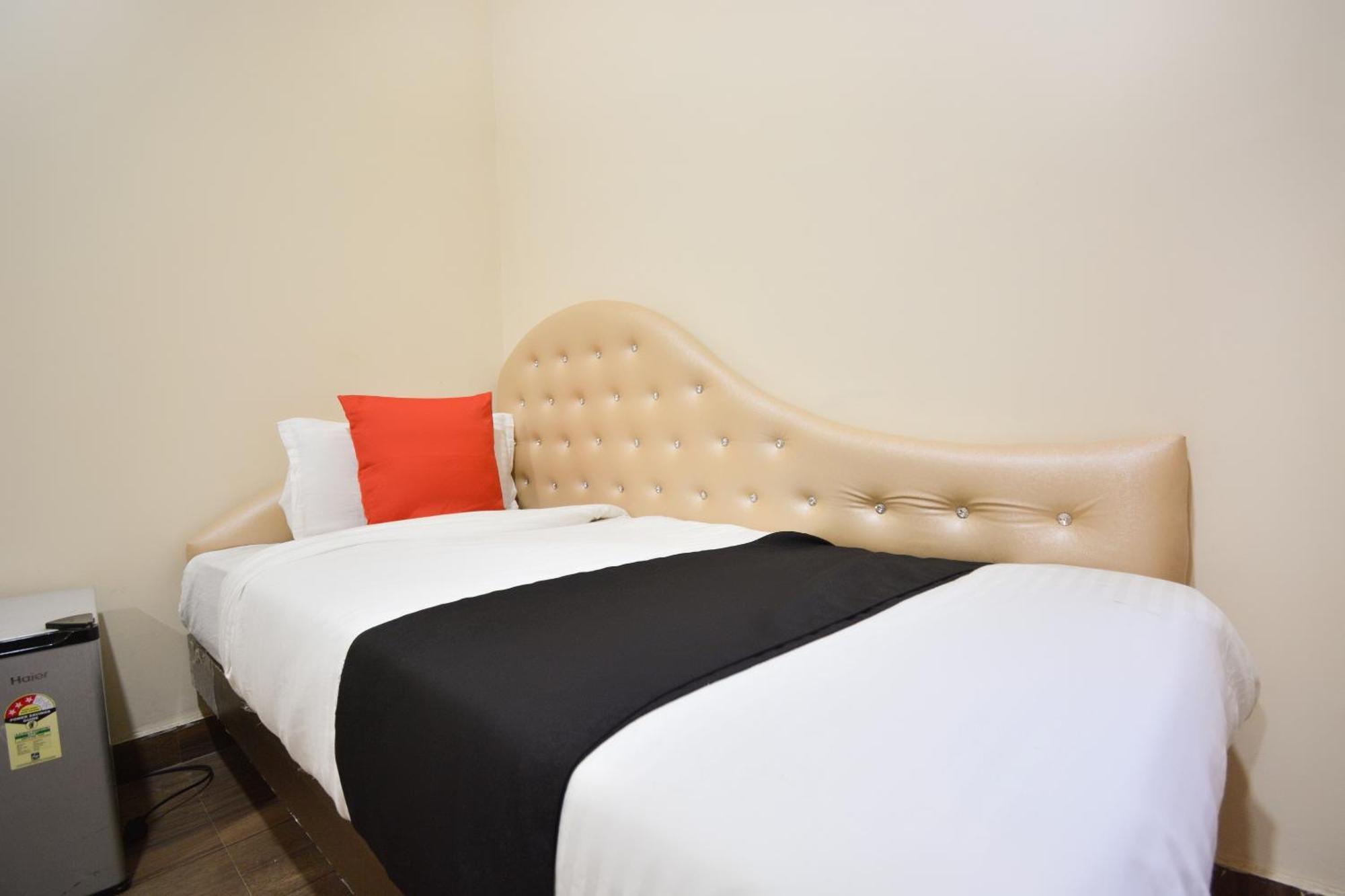 Capital O Moments Inn Amritsar Exterior photo