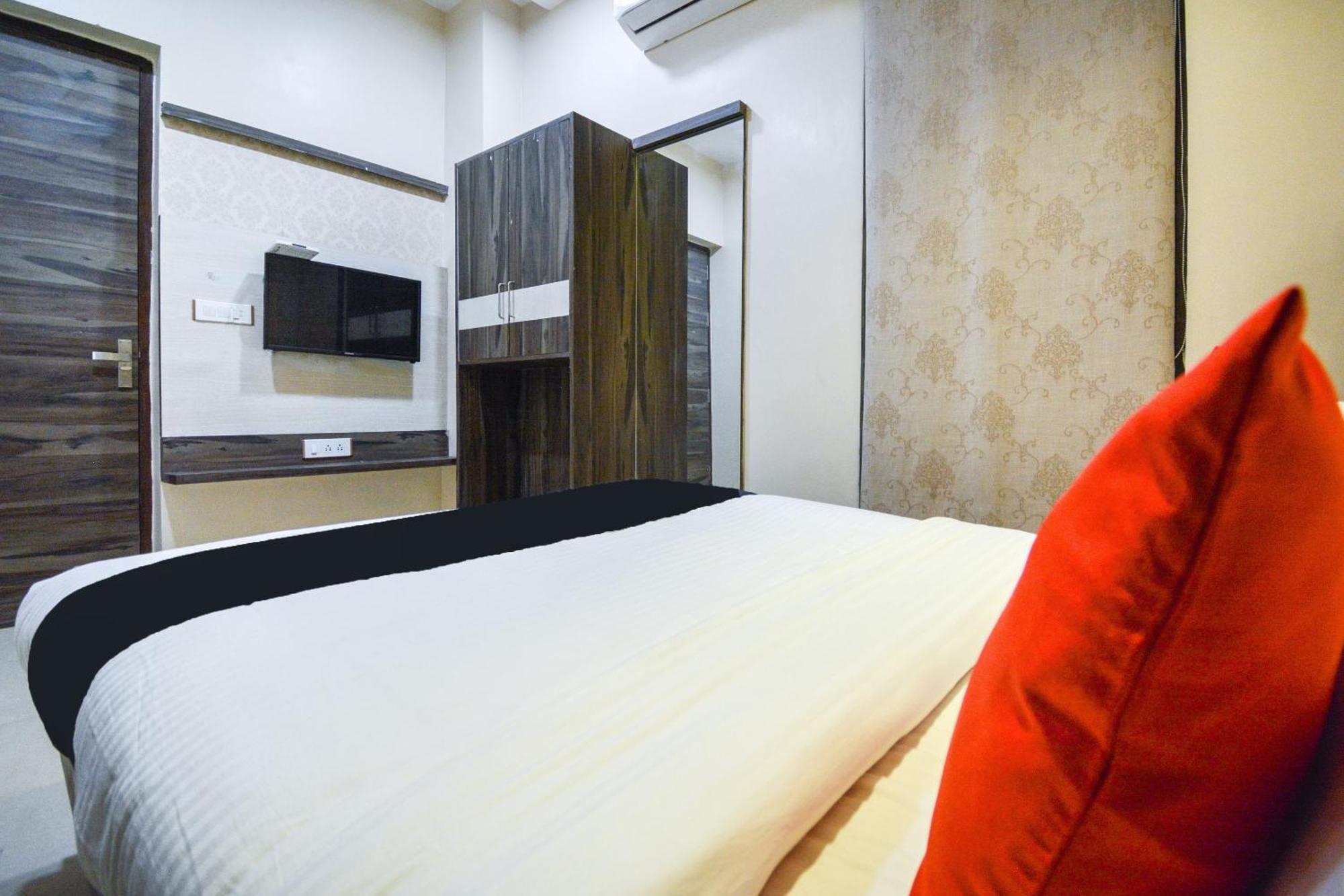 Capital O Moments Inn Amritsar Exterior photo